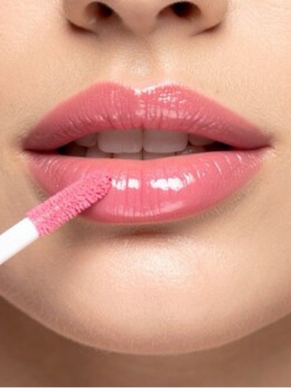 Pink plumping Lip Gloss - Hydrating Shine - lifter gloss maybelline